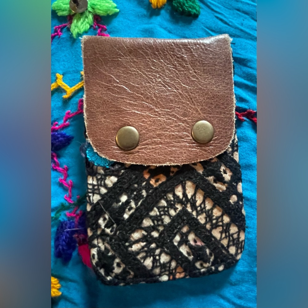 Black and cream Free People card wallet. Measures approximately 4 x 5”. New!